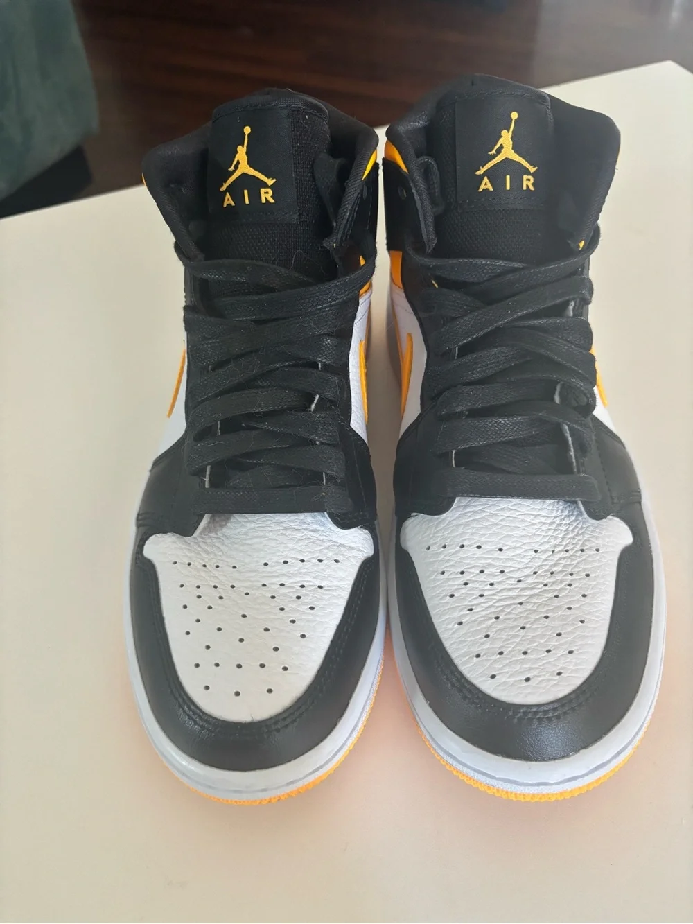 Nike Women’s Air Jordan 1SE Mid size 8